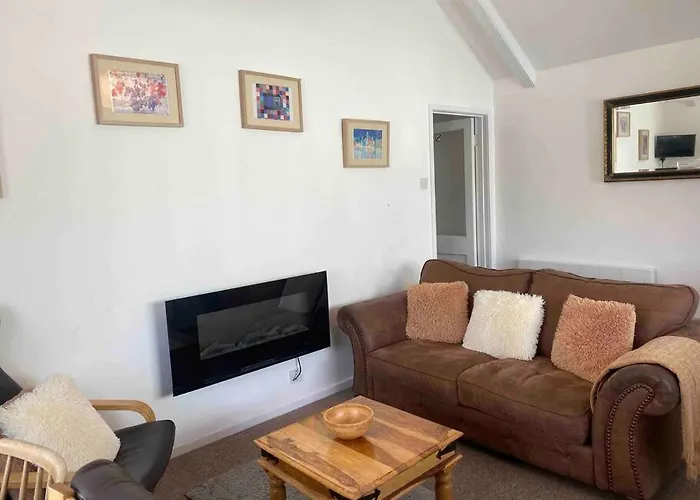 Large Property Which Is All About Location, Location , Location ! Lovely Comfortable 2 Bedroom Flat Which Is Spacious And One Of The Best Value Properties Of This Size So Close To The Sea , Beaches And Restaurants 1 Min To The Sea !