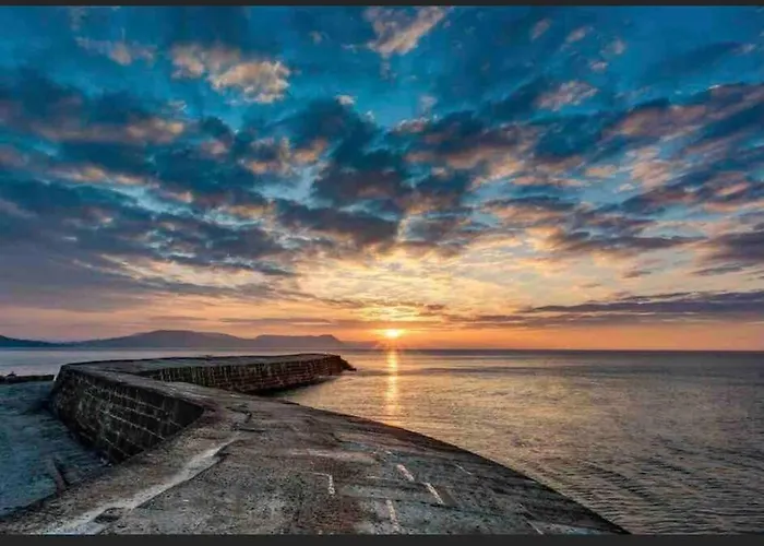 Large Property Which Is All About Location, Location , Location ! Lovely Comfortable 2 Bedroom Flat Which Is Spacious And One Of The Best Value Properties Of This Size So Close To The Sea , Beaches And Restaurants 1 Min To The Sea !