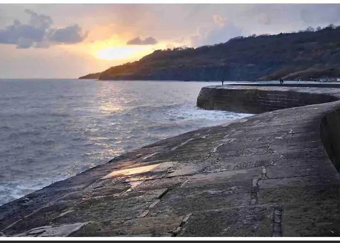 Large Property Which Is All About Location, Location , Location ! Lovely Comfortable 2 Bedroom Flat Which Is Spacious And One Of The Best Value Properties Of This Size So Close To The Sea , Beaches And Restaurants 1 Min To The Sea !