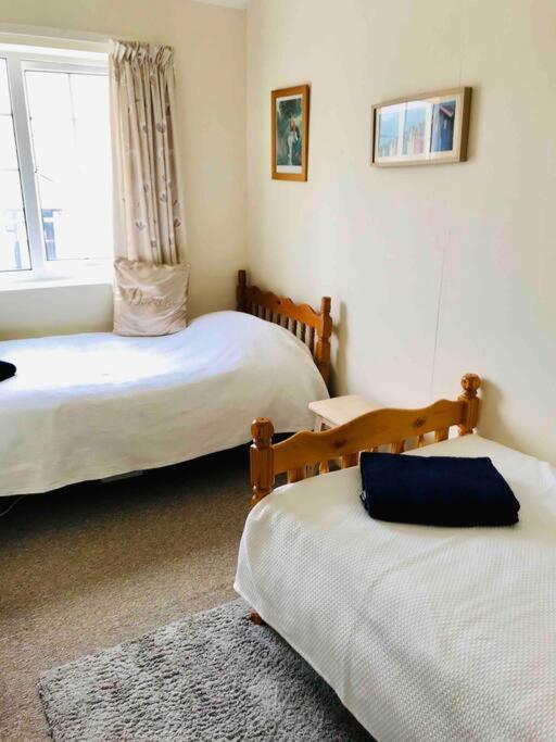 Large Which Is About Location, Location , Location ! Lovely Comfortable 2 Bedroom Flat Which Is Spacious And One Of The Value Of Size So Close To The Sea , Beaches And Restaurants 1 Min To The Sea !